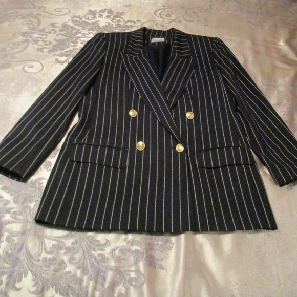 GANTOS GORGEOUS BLACK PINSTRIPE PANT SUIT - Picture 3 of 16
